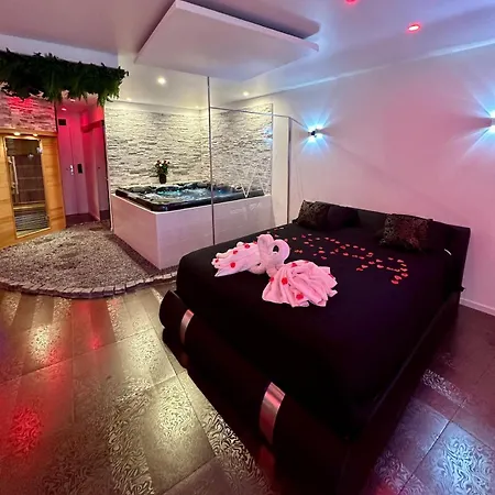 アパート Wspa - Nuit Inoubliable Avec Jacuzzi Et Sauna ヴィック・ラ・ガルディオル